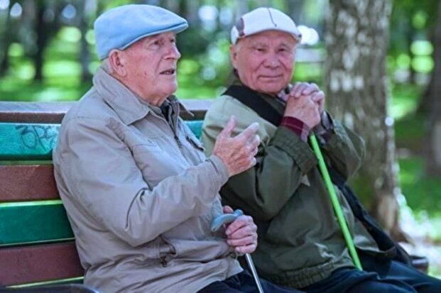 Пенсионеры в Украине. Фото: скриншот YouTube