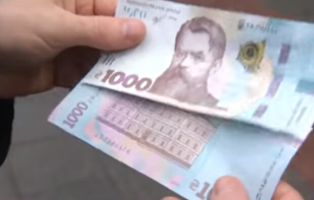 Купюри 1000 грн. Фото: скріншот YouTube-відео