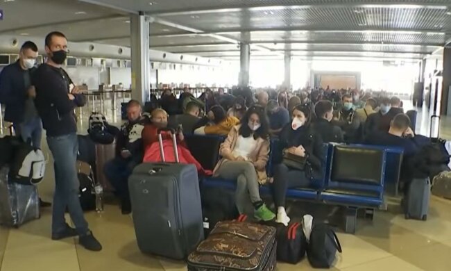 Заробитчане готовы к вылету. Фото: скрин youtube