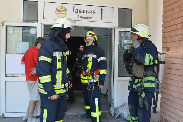 В Днепре загорелся избирательный участок: в дыму оказались заперты 80 человек