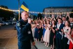поліцейський співає випускний Тернопіль