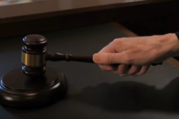 Суд оштрафовал за отсутствие маски. Фото: youtube