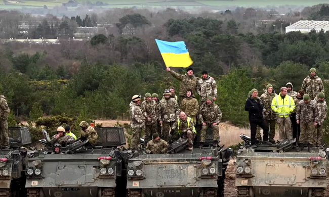 Рада вирішила відправляти на військову службу чоловіків 60+. Фото: YouTube
