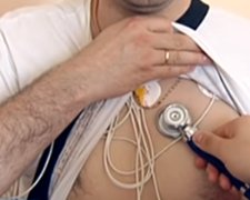 Медики назвали симптомы сбоя работы сердца. Фото: скриншот Youtube