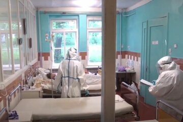 Статистика заболеваемости COVID-19 в Украине. Фото: скриншот YouTube