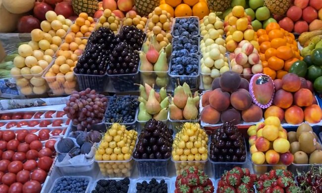 Ягоды и фрукты.  Фото: скриншот YouTube-видео
