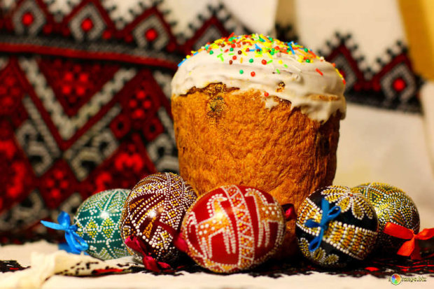 Священники ушли на пекарни: под Днепром придумали, как отпраздновать Пасху, не нарушая карантин