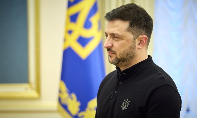 Президент України Володимир Зеленський вручає державну нагороду іноземному діячу за підтримку України