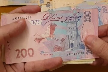 Гроші. Фото: скріншот YouTube-відео