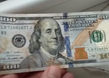 Долар. Фото: скріншот YouTube-відео