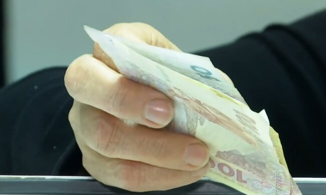 Украинцев могут заставить вернуть госпомощь. Фото: скрин youtube