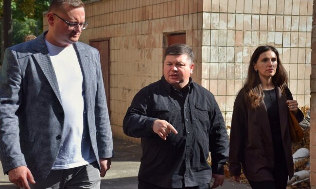 Владимир Наконечный показал, как зарубежные доноры помогают защитить киевских школьников