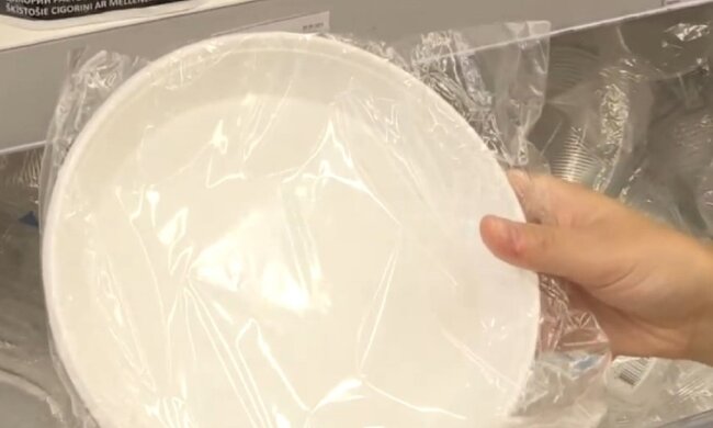 Посуд із пластику. Фото: скріншот Youtube