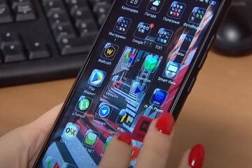 Смартфон. Фото: скриншот YouTube-видео