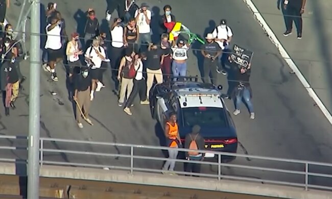 Митинги в США. Фото: YouTube, скрин