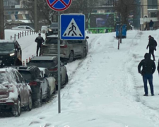 Дика стихія влаштувала транспортний колапс: траси завалено, Київ заблоковано, десятки ДТП