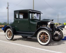 В заброшенном сарае обнаружили Ford, который простоял там более 100 лет. Фото