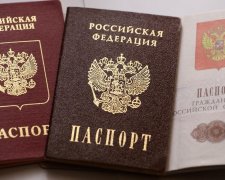 Кремль обманул жителей Донбасса: они получают паспорта с новым, несуществующим, кодом. Фото