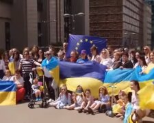 Прапори України та ЄС. Фото: скріншот YouTube-відео