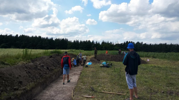 Сердце замирает: студенты-археологи наткнулись на невероятную находку времен Киевской Руси
