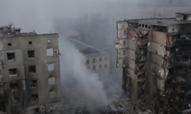 Зруйновані будинки в Бородянці. Фото: скріншот YouTube-відео