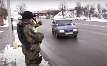 Роздача повісток. Фото: YouTube, скрін