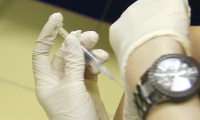 В Украине массово игнорируют прививки. Фото: youtube