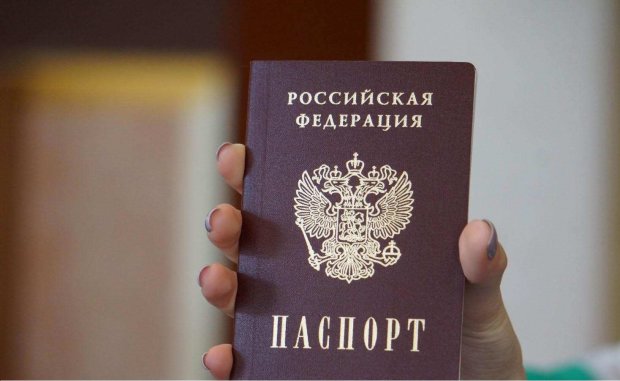 В России хвастаются, что дали украинцам уже 7 тысяч паспортов. Вот только их нигде не признают