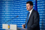 Порошенко избавляется от свиты: уволил своего пресс-секретаря Цеголко