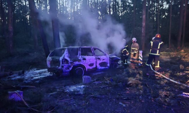 Світиться автомобіль. Фото: Телеграм