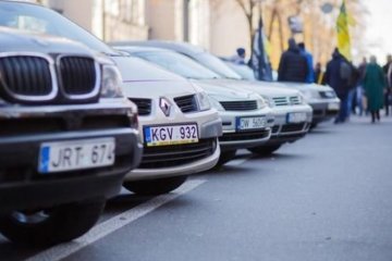 Стало известно, что будет с "евробляхами": смогут ли украинцы после Нового года покупать доступные авто