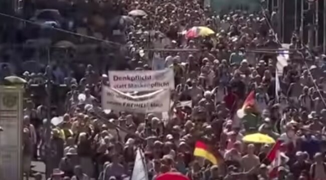 Европу всю колотит: страны сотрясают протесты, десятки тысяч людей наводнили улицы – что происходит