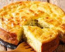 Вся родина вас обожнюватиме: рецепт заливного пирога з молодою капустою на молоці