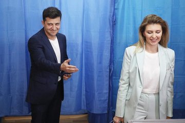 Супруга Владимира Зеленского покорила всю страну новым образом на досрочных выборах парламента. Фото