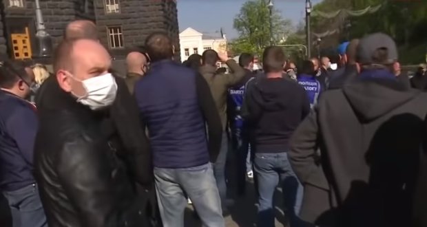 Протест предпринимателей на Грушевского. Фото: скрин youtube