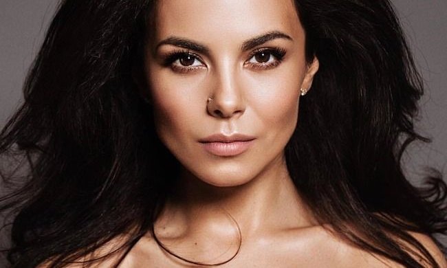 Уверенность в себе: Настя Каменских сфоткалась в купальнике