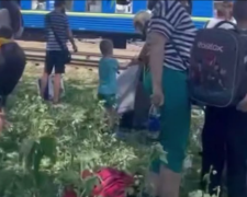 Окупанти вдарили балістикою пасажирським поїздом у Дніпрі - відео з вагону