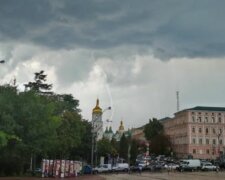 Закрывайте окна  и двери: на Киев надвигается непогода, чего ждать
