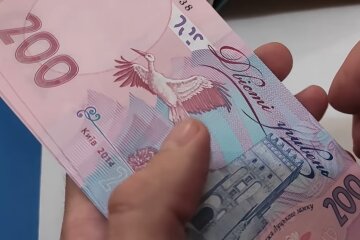 Деньги.  Фото: скриншот YouTube-видео