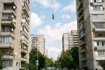 канат між висотками Київ