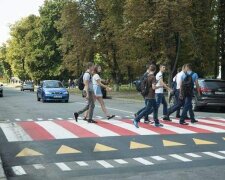Киевские власти добрались до пешеходов: перекроют переходы и мосты