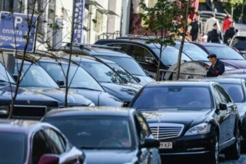 Водителям Киева придется не сладко: парковок станет меньше, подробности