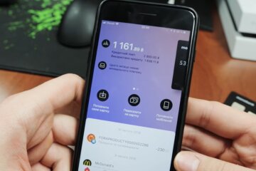 Смартфон. Фото: скріншот YouTube-відео