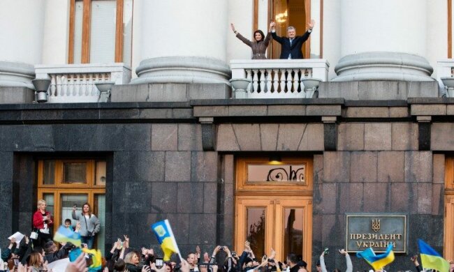 Михаил Подоляк: Впереди ещё целый месяц мрачнейшего мрака от Проигравшего