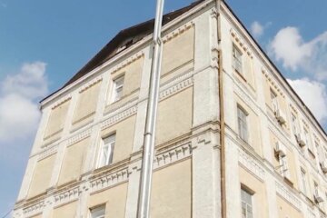 История Киева теряется в руинах: в центре столицы валится особняк, власти бездействуют