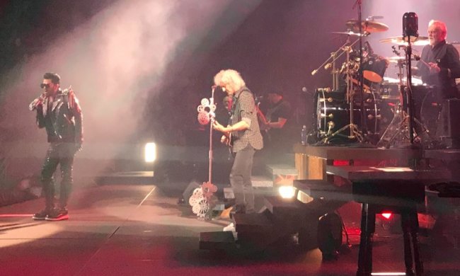 Гитарист Queen попал в больницу. Фото: скриншот YouTube