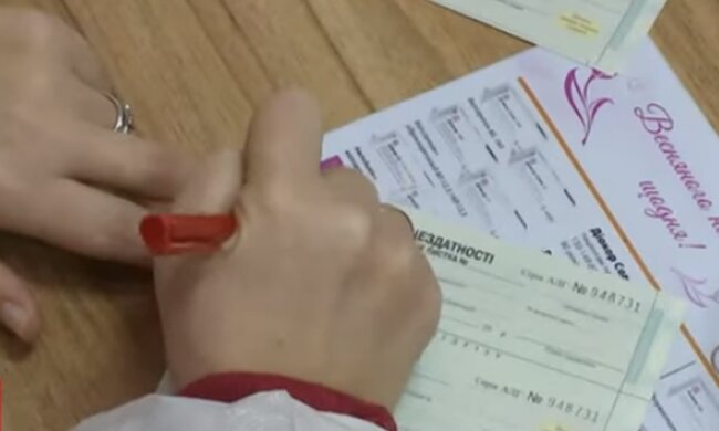 Що змінилося в оформленні, засвідченні та перевірці лікарняних листків. Фото: скрін YouTube