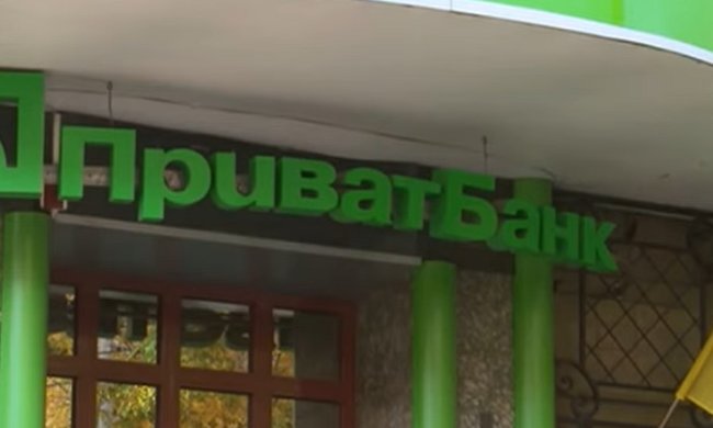 В ПриватБанке рассказали, почему на кредитные карты оказываются "в минусе". Фото: скриншот YouTube