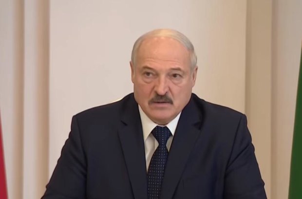 Лукашенко не видит причин для переноса парада. Фото: скрин youtube