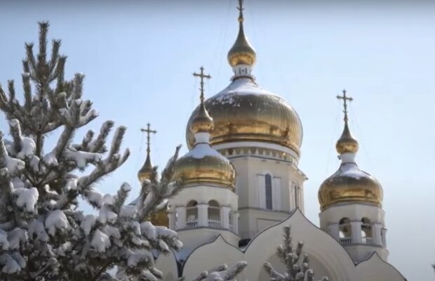 Православный храм зимой. Фото: скриншот YouTube